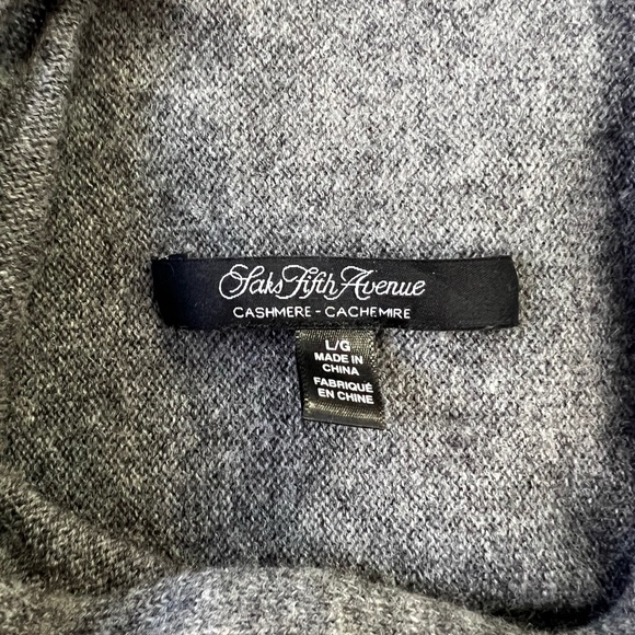 SOLD Saks Fifth Avenue 100% Cashmere Gray batwing sleeve turtleneck sweater L - Picture 10 of 12